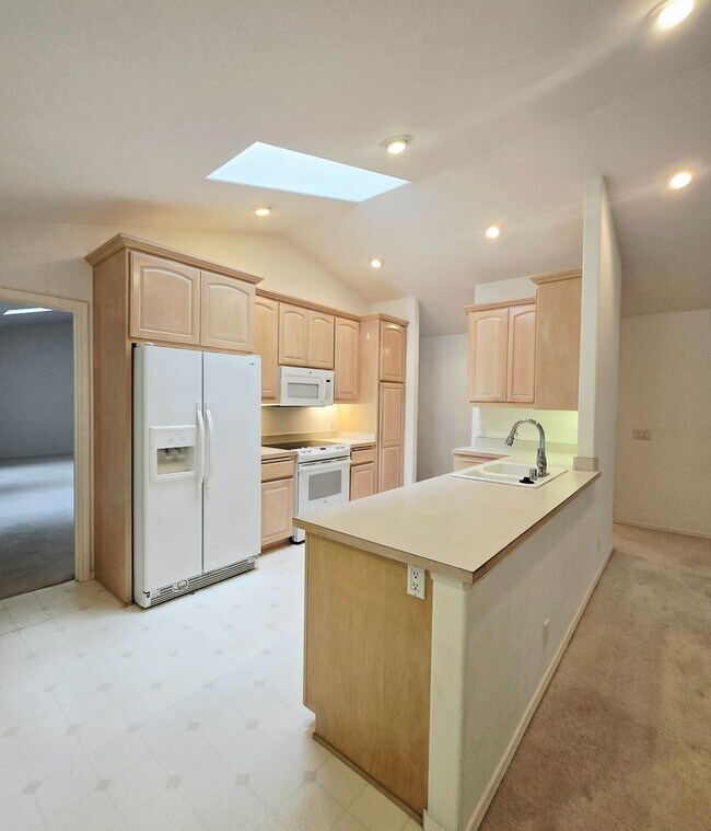 Building Photo - ***PENDING APPLICATION***Single Level 3 Bedroom, 2.5 Bath Spacious Home For Rent in Port Ludlow!