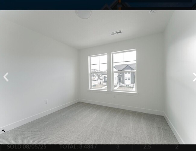 Building Photo - 13735 Devers Dr