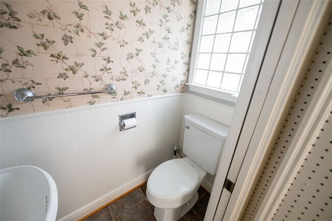 Building Photo - 7546 Maple Tree Dr
