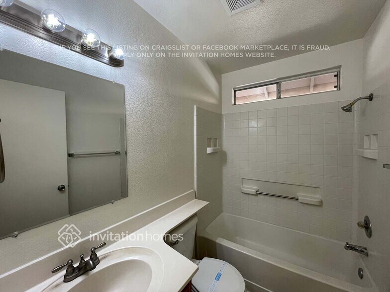 Building Photo - 1144 La Mesa St