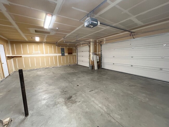Building Photo - Beautiful4 Bedroom Home in Kuna