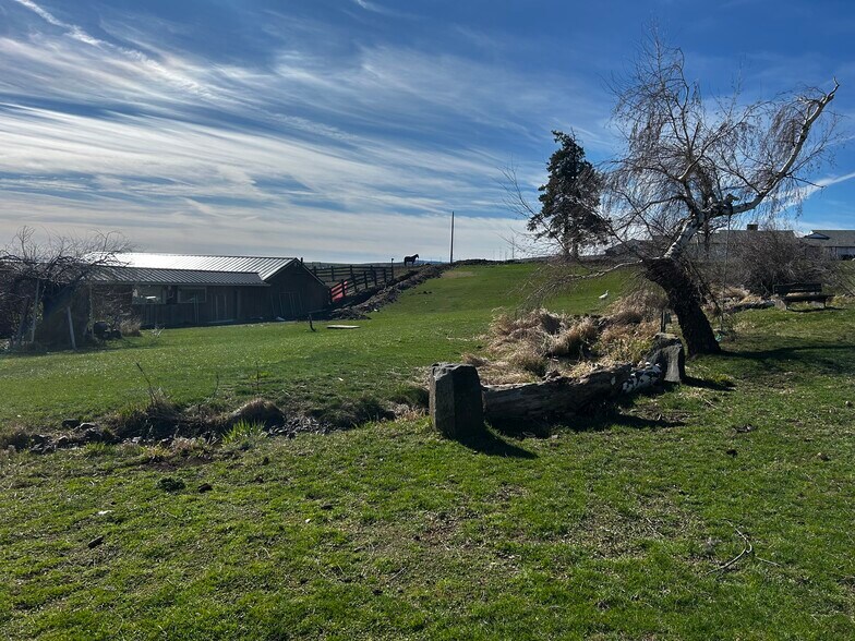 Building Photo - 810 Watt Canyon Rd