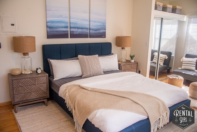 Building Photo - 26 Breeze Ave