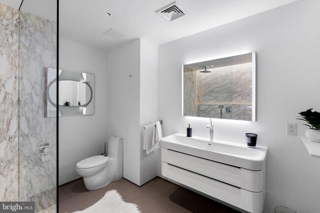 Building Photo - 202 W Rittenhouse Square