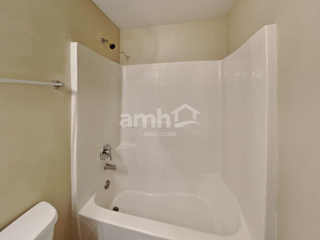 Building Photo - 17051 Lixberry Way