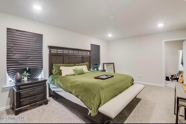 Building Photo - 2520 Esplanade St