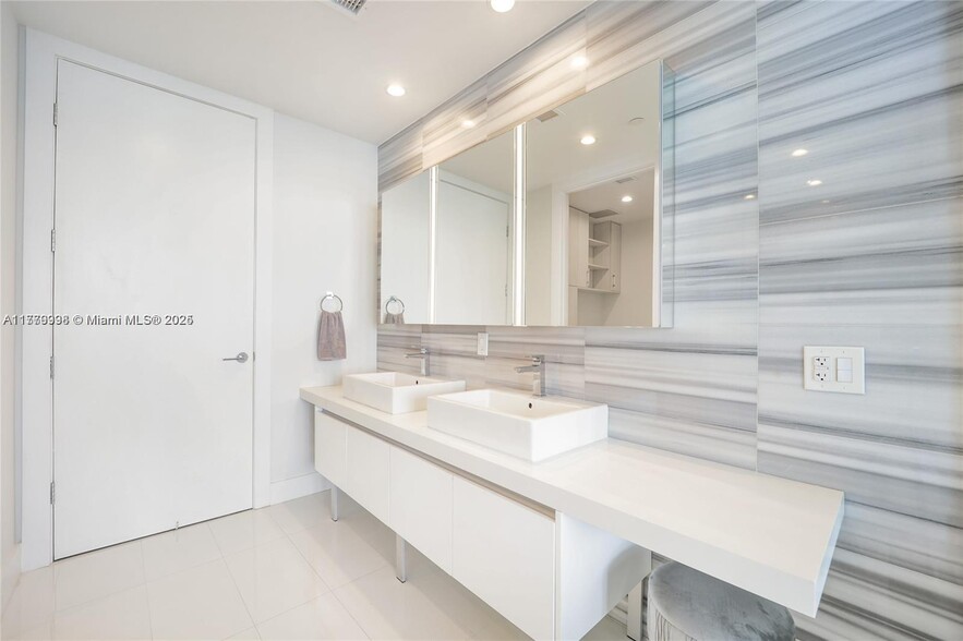 Building Photo - 1100 Biscayne Blvd
