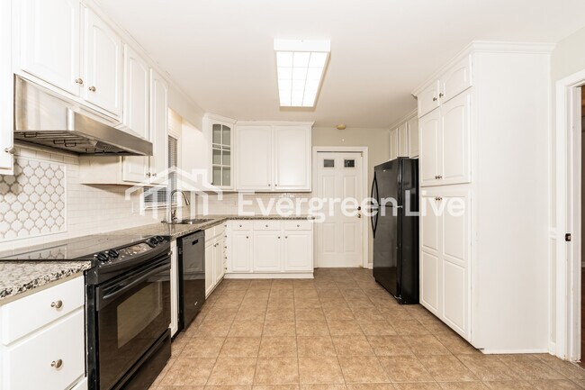 Building Photo - 501 Pheasant Ridge Dr