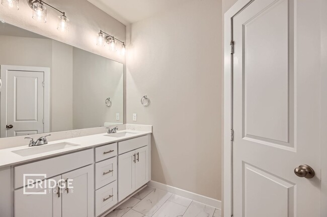 Building Photo - BALLSTON PLAN