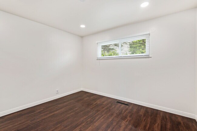 Building Photo - 3594 La Entrada