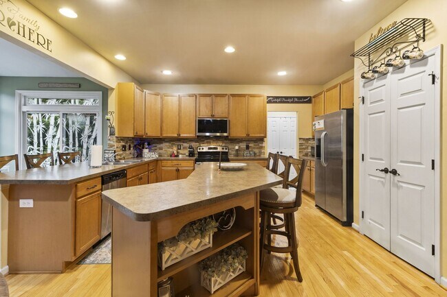 Building Photo - Located In Townsend Village