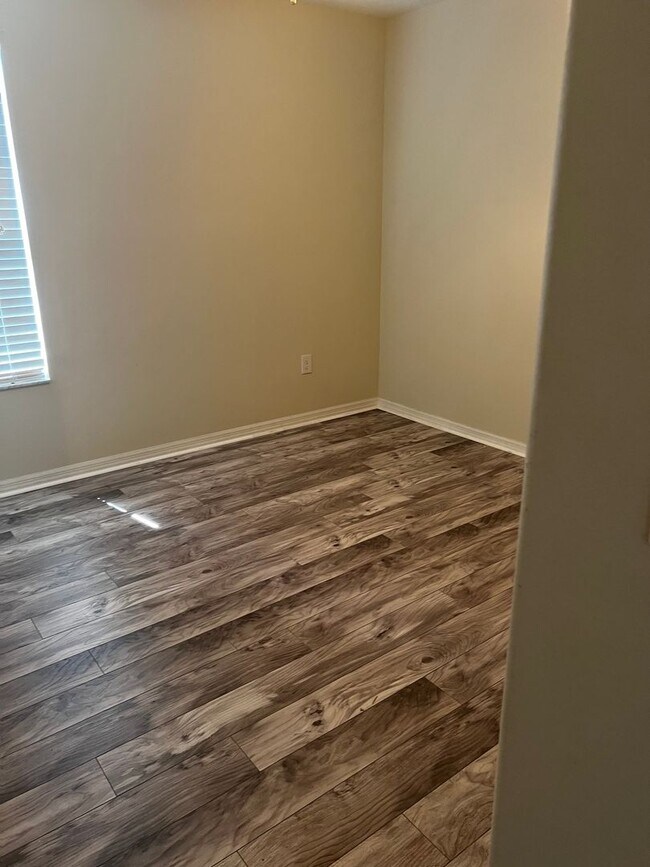 Building Photo - Independence/Signature Lakes