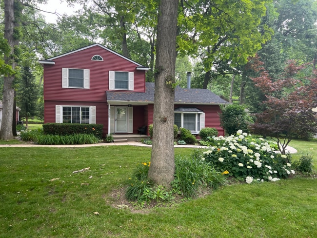 Building Photo - 3329 Maple Dr