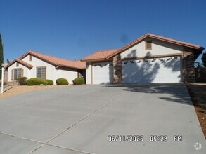 Building Photo - 3 Bedrooms, Den, 2 Bathrooms, 3 Car Garage...