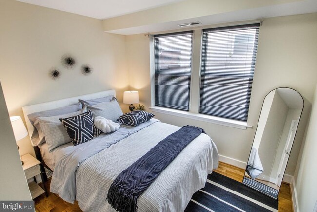 Building Photo - 417 18th St NE