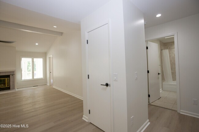 Building Photo - 102 Firetree Ln
