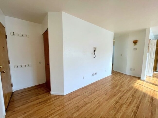 Building Photo - RARE FIND! Spacious and bright three bedro...