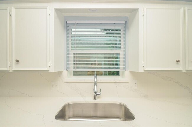 Building Photo - 7703 Quail Meadow Dr