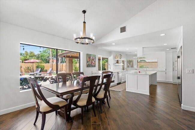 Building Photo - 10628 E Cinnabar Ave