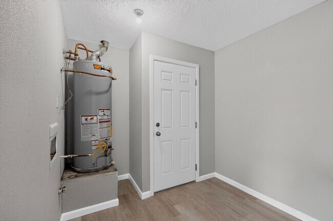Building Photo - 7101 Cindy Dr NE