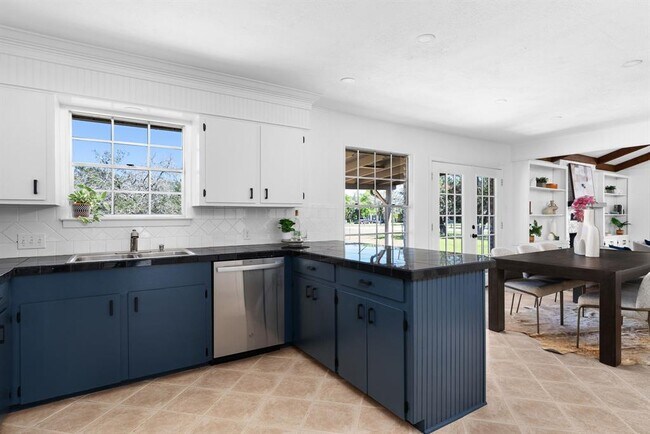 Building Photo - 301 Retha Dr