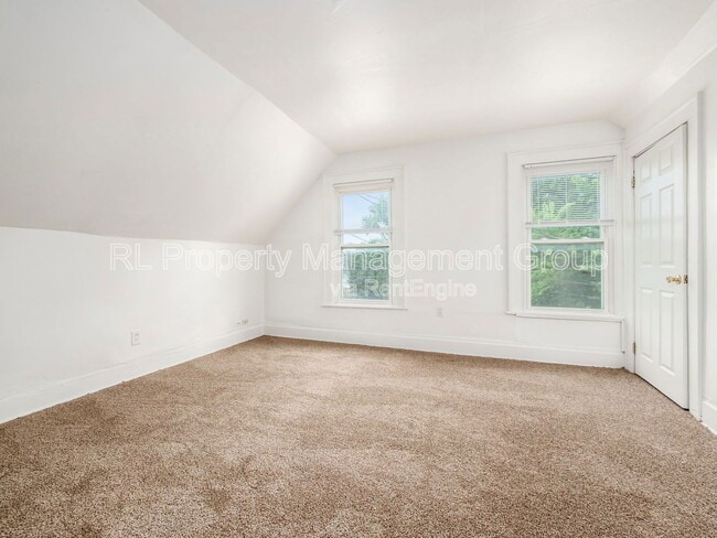 Building Photo - 2278 Indianola Ave