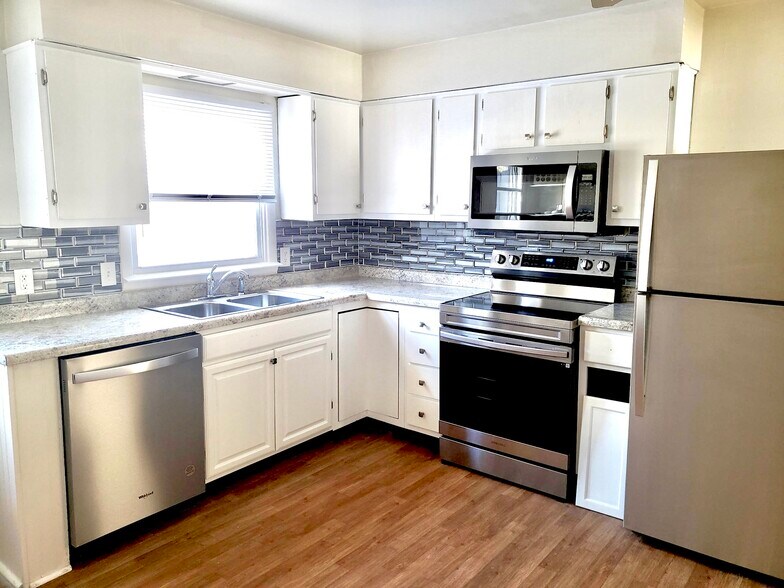 Building Photo - 10477 Sprinkle Rd