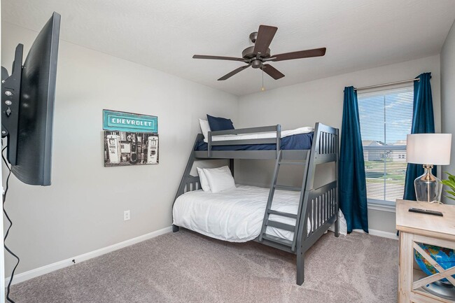 Building Photo - Brand new and fully furnished corporate ex...