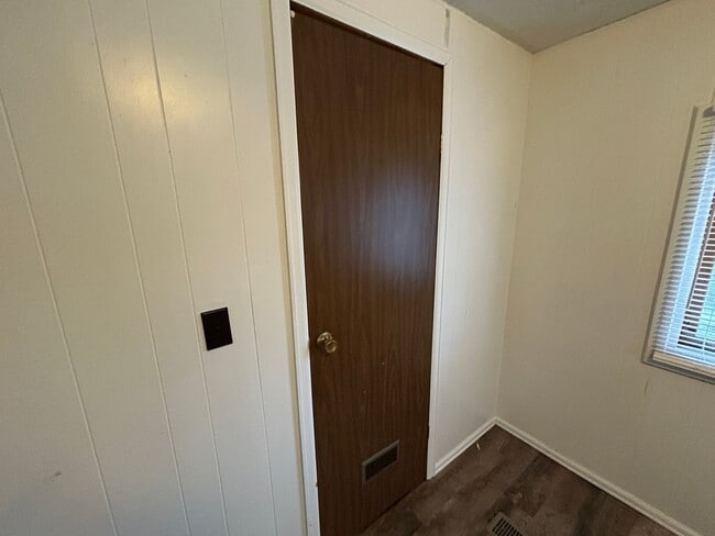 Building Photo - 123 Opal Dr