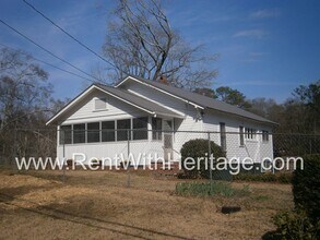 Building Photo - GORGEOUS RANCH/ GRAND PA'S BUNGELOW/ 1.6 ACRES/ FRONT PORCH/ PRIVATE YARD