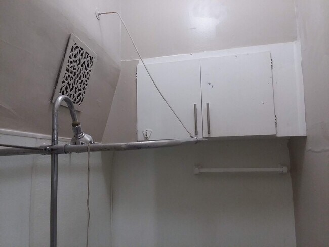 Building Photo - Cap Hil Adorable 1 Bedroom Available Now!