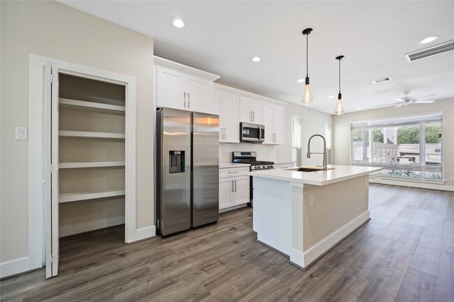 Building Photo - 8016 Willow St