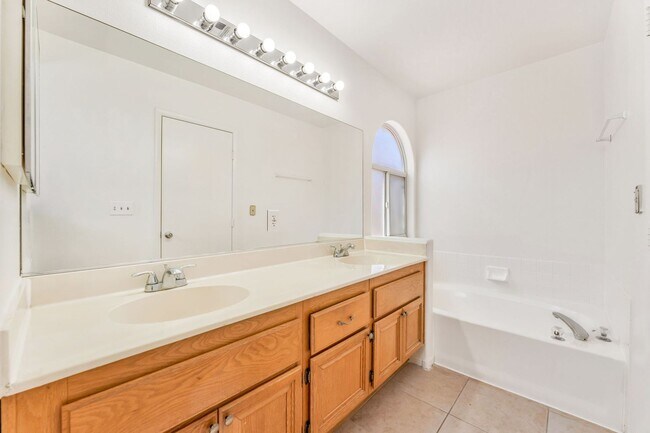 Building Photo - Comfort, Style & Single-Story Living in a Prime North Las Vegas Location!