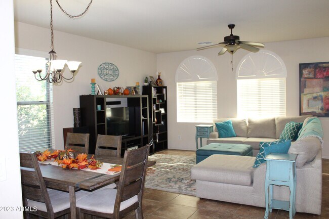 Building Photo - 3457 S Swan Dr