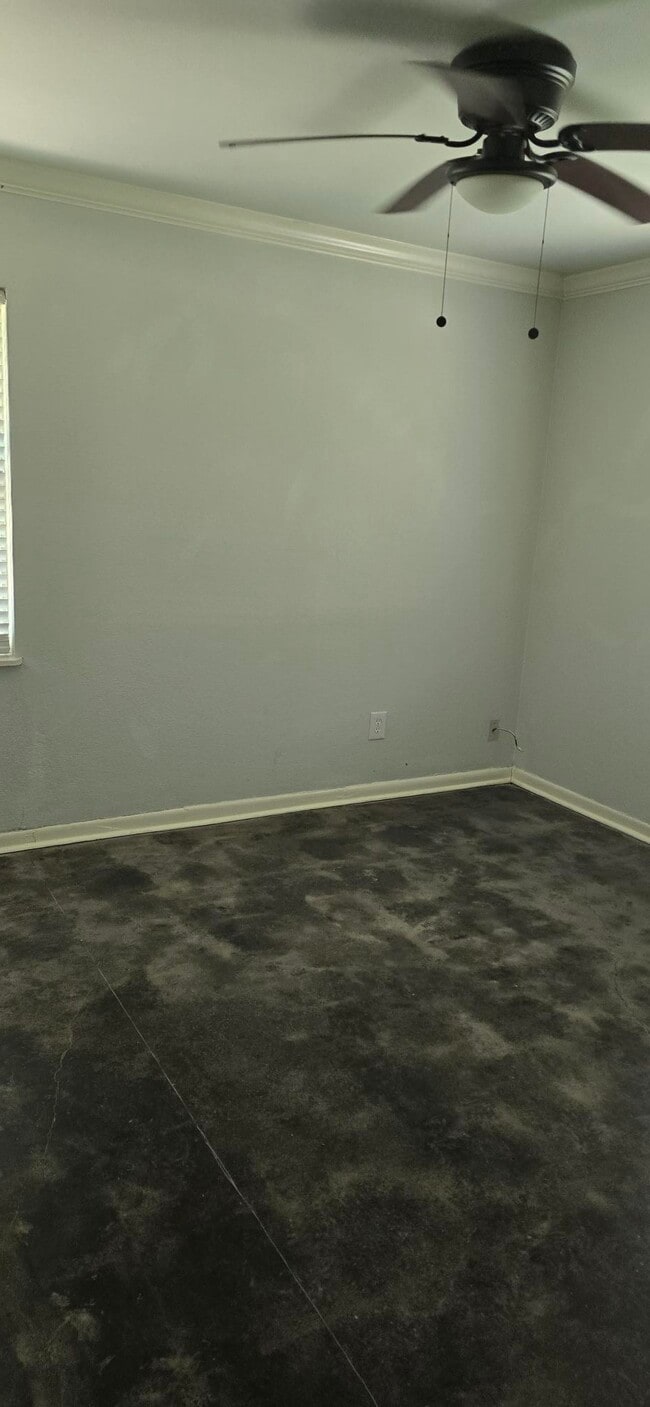Building Photo - 301 Elbert Ln