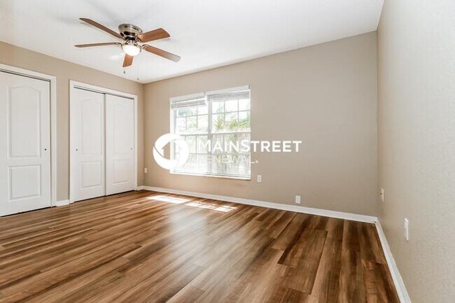 Building Photo - 4 Bedroom Pet-Friendly Home in SPRING HILL...