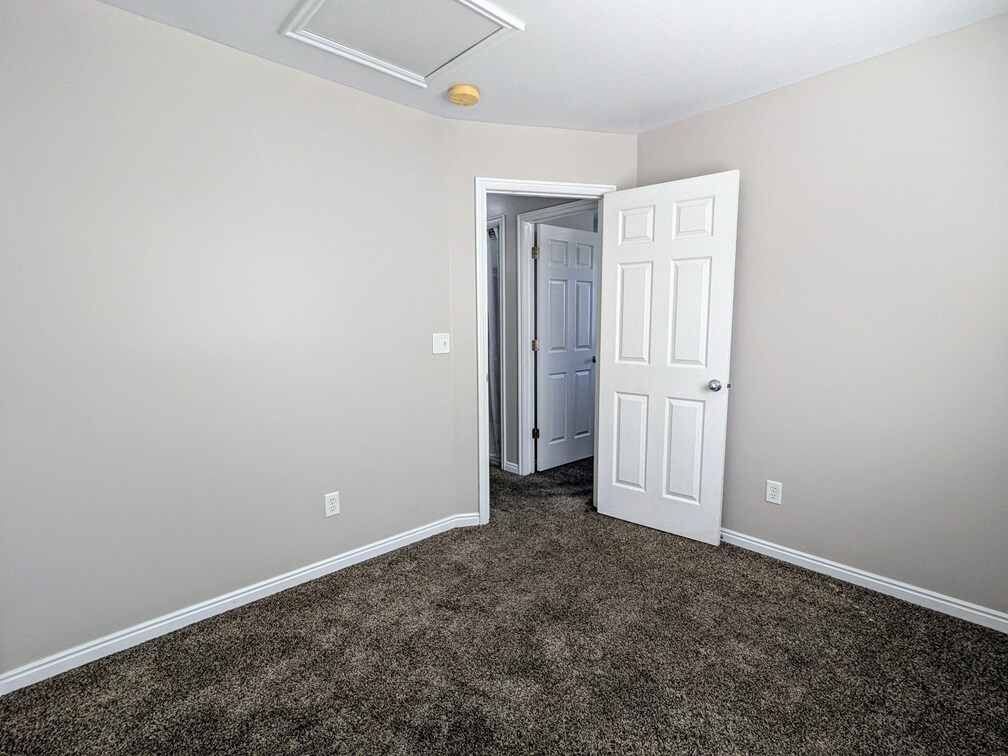 Building Photo - 2785 W 5525 S