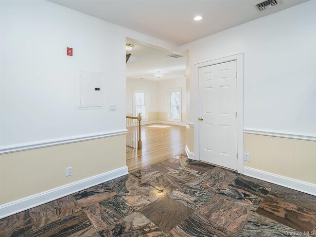 Building Photo - 26 Summit Ave