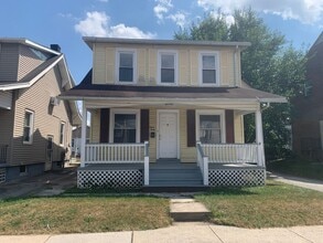 Building Photo - 2 Bedroom Detached House-East End York City