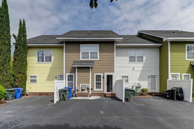 Building Photo - 302 Hampton Forest Drive