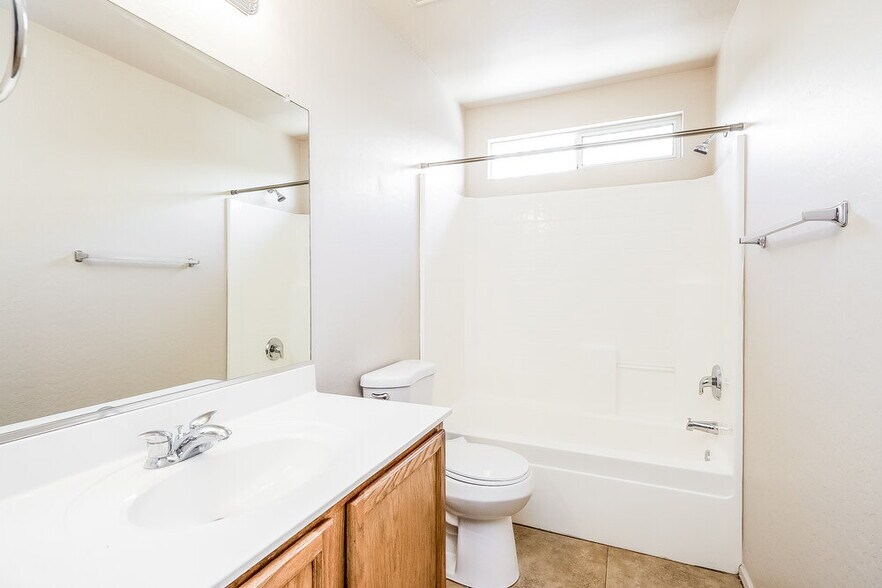 Building Photo - 4090 E Silverbell Rd