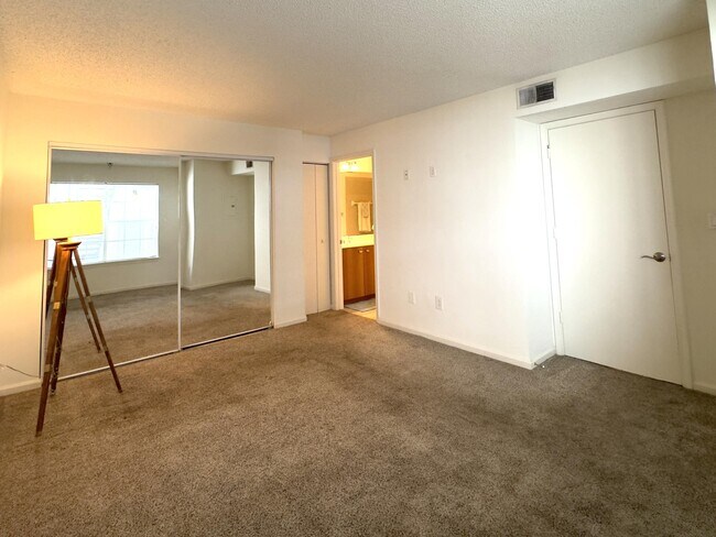 Building Photo - 1000 Crystal Way