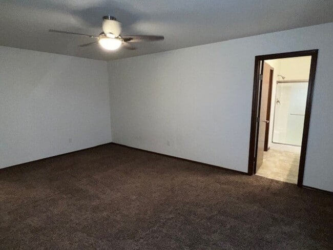 Building Photo - 2025 Aaron Dr