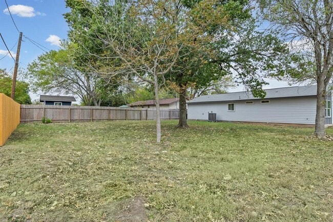 Building Photo - 1100 Monte Vista Dr