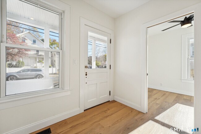 Building Photo - 21 Soundview Ave