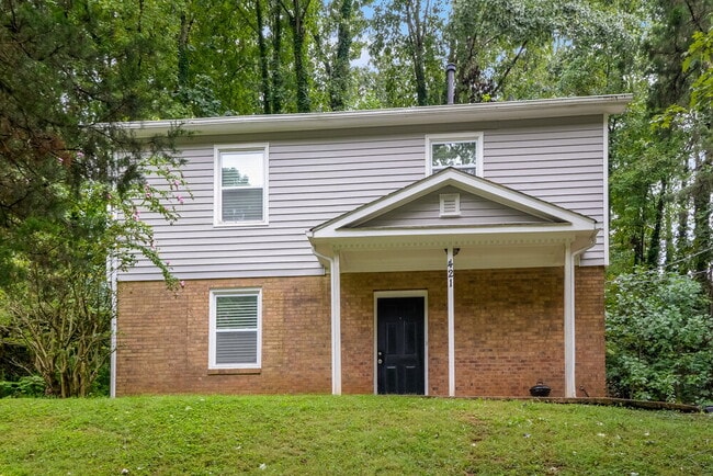 Building Photo - 421 Whispering Pines Dr