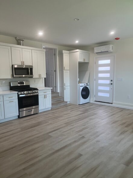 kitchen/entry - 15853 Stare St