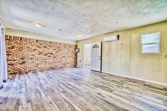 Building Photo - 9981 Gschwind Ave