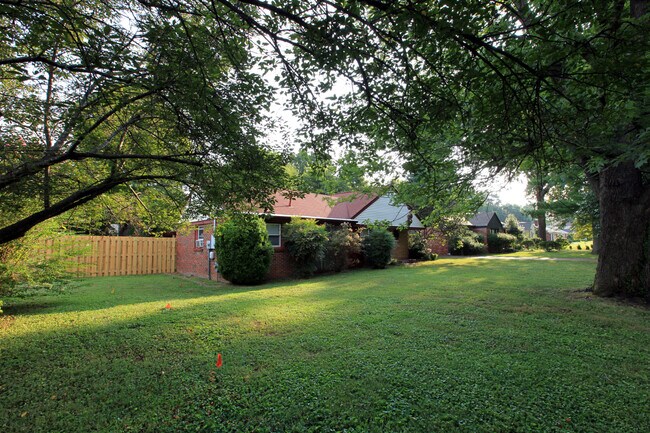 Building Photo - 1301 Richland Pl