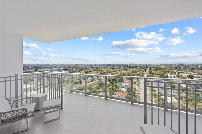 Building Photo - 220 Lake Shore Dr